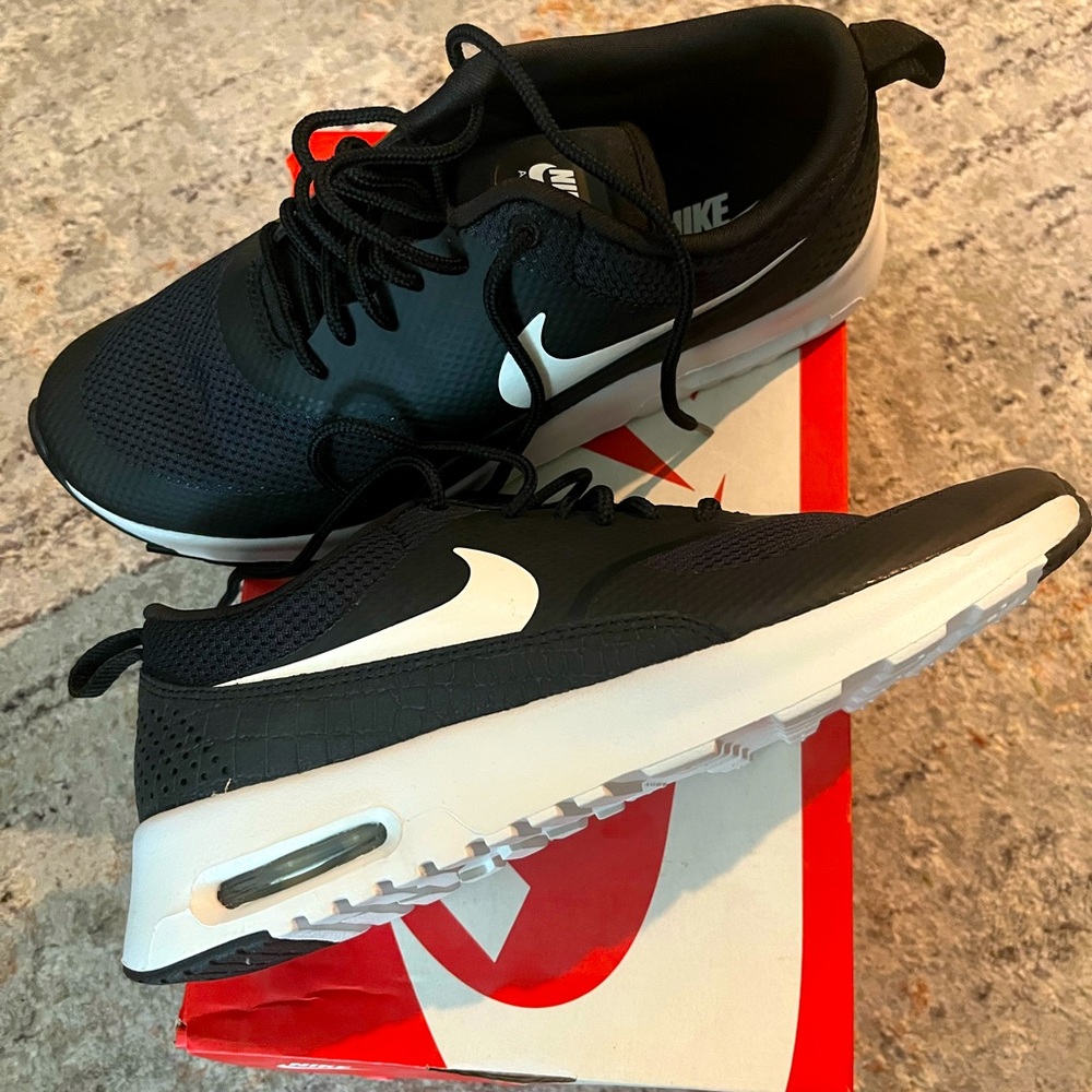 Women Nike Air -Thea